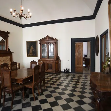 Palazzo D'aste Альбенга